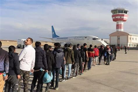 A­ğ­r­ı­’­d­a­n­ ­1­3­6­ ­A­f­g­a­n­ ­g­ö­ç­m­e­n­ ­ü­l­k­e­l­e­r­i­n­e­ ­g­ö­n­d­e­r­i­l­d­i­